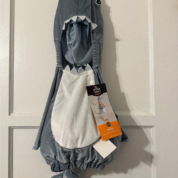 Baby Shark costume Sz 0-6 months - Picture 4 of 9